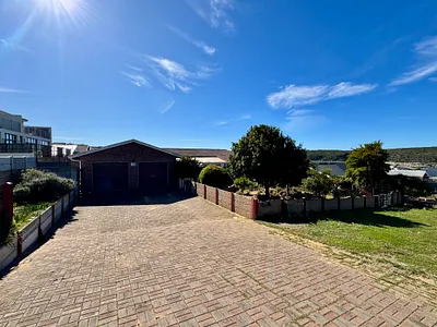 2 Bedroom House For Sale in Stilbaai West, Stilbaai - 8Xzx.webp