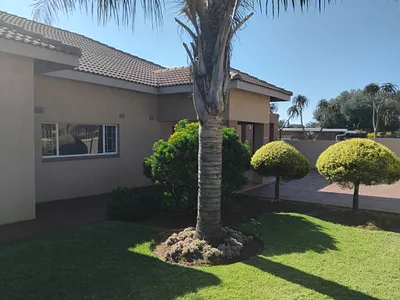 5 Bedroom House For Sale in Witbank - D33m.webp