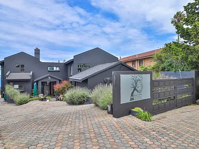 10 Bedroom House For Sale in Mossel Bay - sG4W.webp