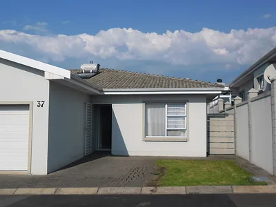 2 Bedroom Townhouse For Sale in East London - bwd1.webp