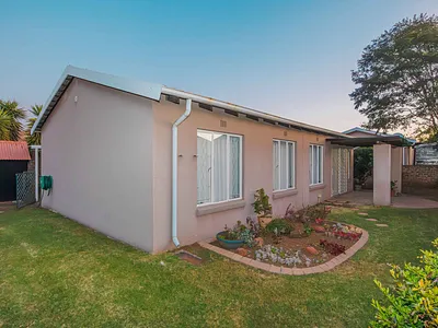 2 Bedroom Townhouse For Sale in Edenvale - UENh.webp