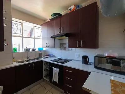 1.5 Bedroom Apartment For Sale in Pretoria - 4d9J.webp
