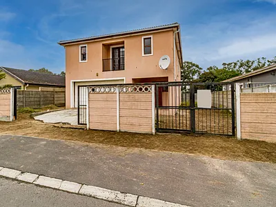 5 Bedroom House For Sale in Macassar - RWSa.webp