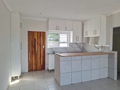 2 Bedroom Apartment To Rent in Uitenhage - nqUu.webp