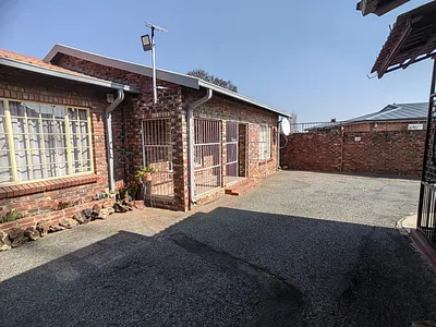 2 Bedroom Townhouse For Sale in Parys - 0o54.webp