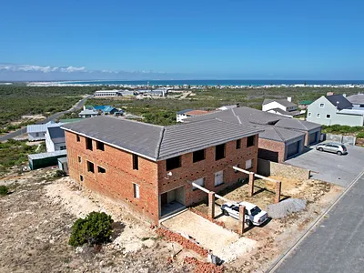 8 Bedroom House For Sale in Struisbaai - N1oB.webp