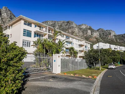 2 Bedroom Apartment To Rent in Cape Town - 6HUL.webp