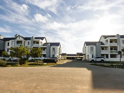 3 Bedroom Apartment To Rent in Somerset West - h8C4.webp