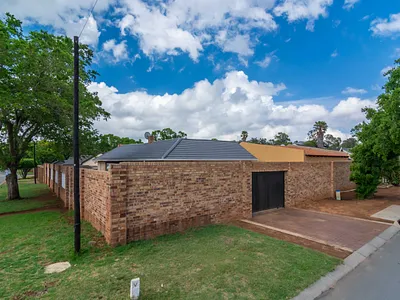 4 Bedroom House For Sale in Roodepoort - lCTi.webp