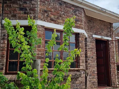 2 Bedroom House To Rent in Queenstown - W0sA.webp