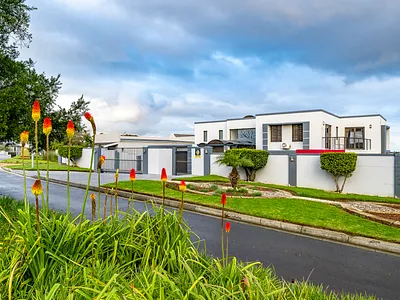 4 Bedroom House For Sale in Bellville - t0NB.webp