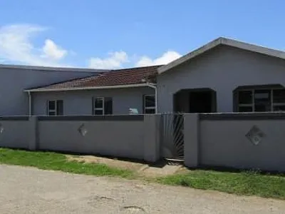 3 Bedroom House For Sale in East London - vGF8.webp