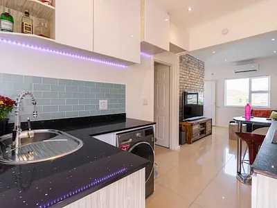 2 Bedroom Apartment For Sale in Cape Town - 5rGe.webp