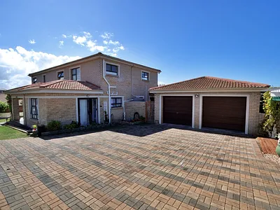 5 Bedroom House For Sale in Stilbaai West, Stilbaai - img