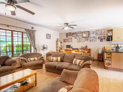 3 Bedroom Townhouse For Sale in Amanzimtoti - Lqsv.webp