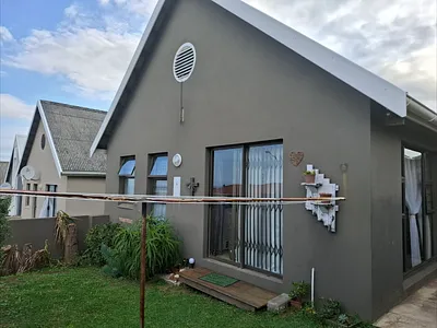 2 Bedroom Townhouse For Sale in East London - S3hE.webp