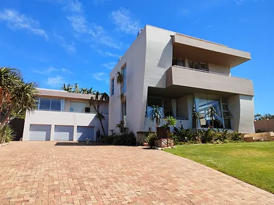 5 Bedroom House To Rent in Somerset West - wh8Y.webp