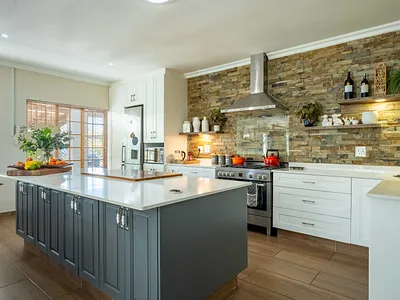 4 Bedroom House For Sale in Kloof - kHIU.webp