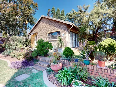 4 Bedroom House For Sale in Germiston - rIz5.webp