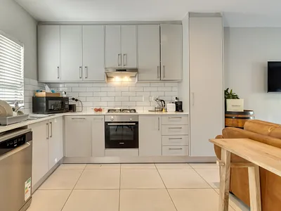 3 Bedroom House For Sale in Somerset West - LvEZ.webp