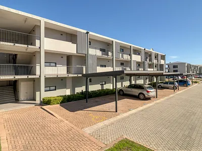 2 Bedroom Apartment For Sale in Somerset West - bJ7g.webp