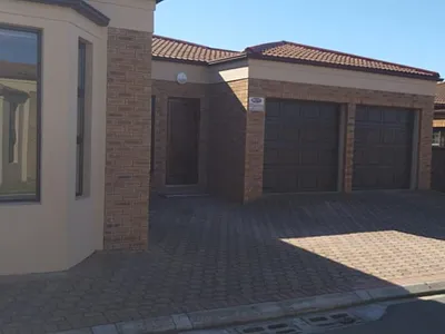 2 Bedroom Townhouse To Rent in Hartenbos - 6DM7.webp