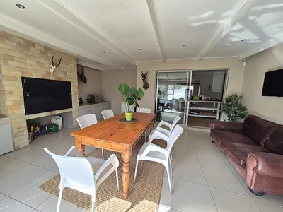 4 Bedroom House For Sale in Worcester - img