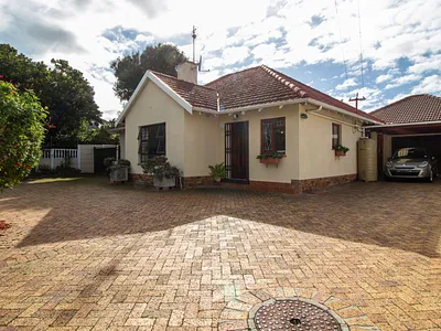 3 Bedroom House To Rent in Cape Town - NmI7.webp