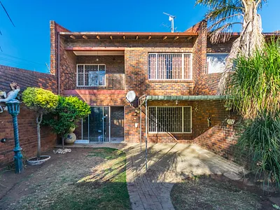 4 Bedroom Townhouse For Sale in Randfontein - img