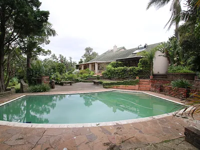 4 Bedroom House For Sale in East London - 0LFy.webp