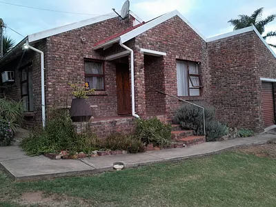 2 Bedroom House To Rent in Uitenhage - img