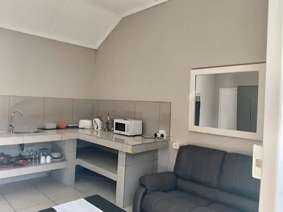 1 Bedroom Apartment To Rent in Mthatha - 7vBL.webp