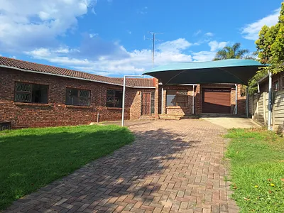 4 Bedroom House To Rent in Uitenhage - img