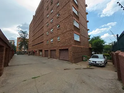 3 Bedroom Apartment For Sale in Pretoria - VvdY.webp