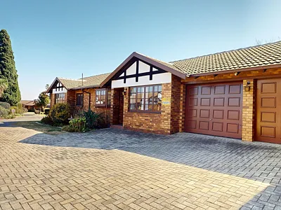 3 Bedroom Townhouse For Sale in Benoni - L7Qo.webp