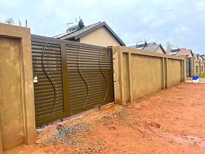 3 Bedroom House For Sale in Roodepoort - 2t96.webp