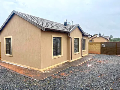 3 Bedroom House For Sale in Roodepoort - img