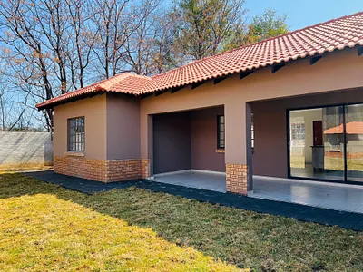 3 Bedroom Townhouse For Sale in Rustenburg - JhZ3.webp