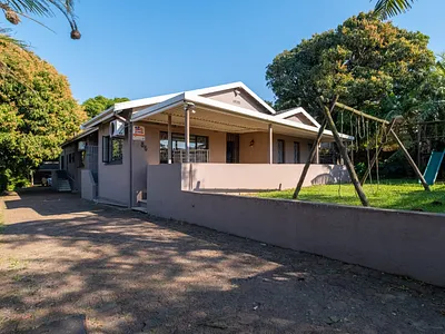 7 Bedroom House For Sale in Isipingo - img