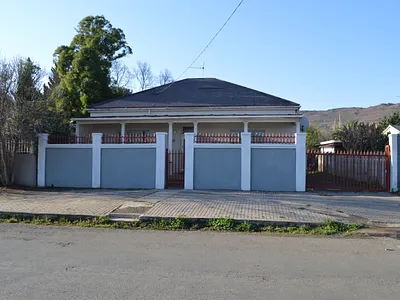 4 Bedroom House For Sale in Queenstown - img
