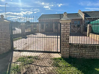 2 Bedroom House To Rent in Queenstown - aZe7.webp