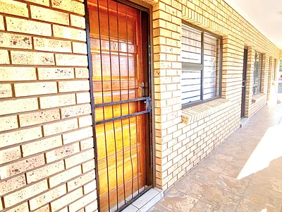 1 Bedroom Apartment To Rent in Louis Trichardt - 6pyZ.webp