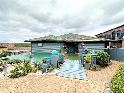 3 Bedroom House For Sale in Stilbaai West, Stilbaai - I90o.webp