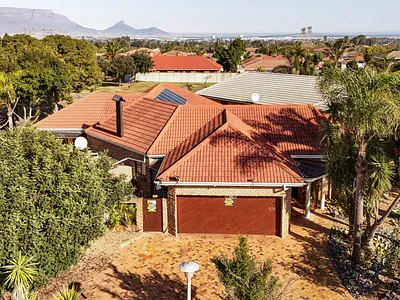 3 Bedroom House For Sale in Parow - Ht44.webp
