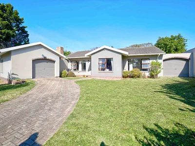 3 Bedroom House For Sale in Port Elizabeth - AUmP.webp