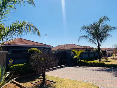 4 Bedroom House For Sale in Middelburg - 1r7G.webp