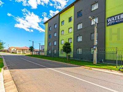 2 Bedroom Apartment For Sale in Roodepoort - kCop.webp