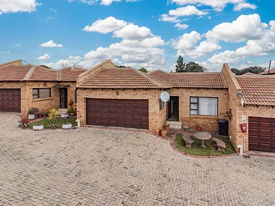 2 Bedroom Townhouse For Sale in Krugersdorp - jidD.webp