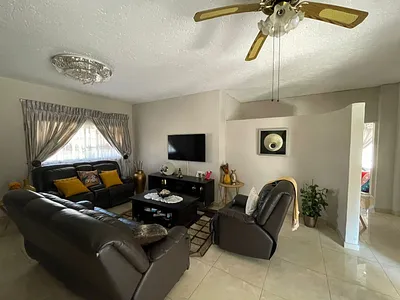 2 Bedroom Apartment For Sale in Vanderbijlpark - OYpz.webp