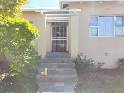 3 Bedroom House To Rent in East London - npP4.webp